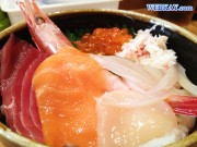 函館朝市 海鮮丼 道産んこ食堂 えび いくら いか マグロ かに ホタテ 鮭 サーモン