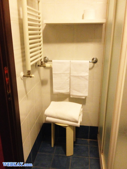 トレッツァーノ・ローザのホテル「PRIMO MAGGIO(プリモ・マッジオ)」 風呂 シャワー