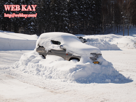 白馬コルチナスキー場　雪に埋もれた車