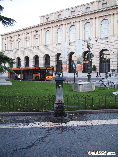 ブラ広場 Piazza Bra Verona ヴェローナ 散策 イタリア ぶらり旅 レビュー 口コミ