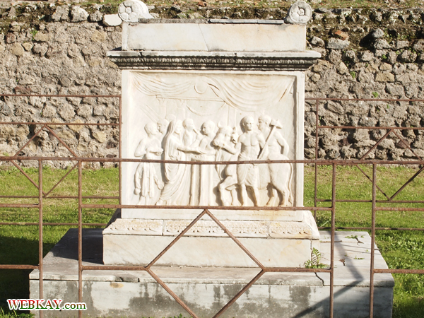 ヴェスパシアヌス神殿 ポンペイ Pompeii 世界遺産 オプショナルツアー 観光 イタリア周遊 旅行
